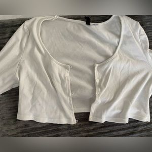White crop top with buttons. H&M size XL